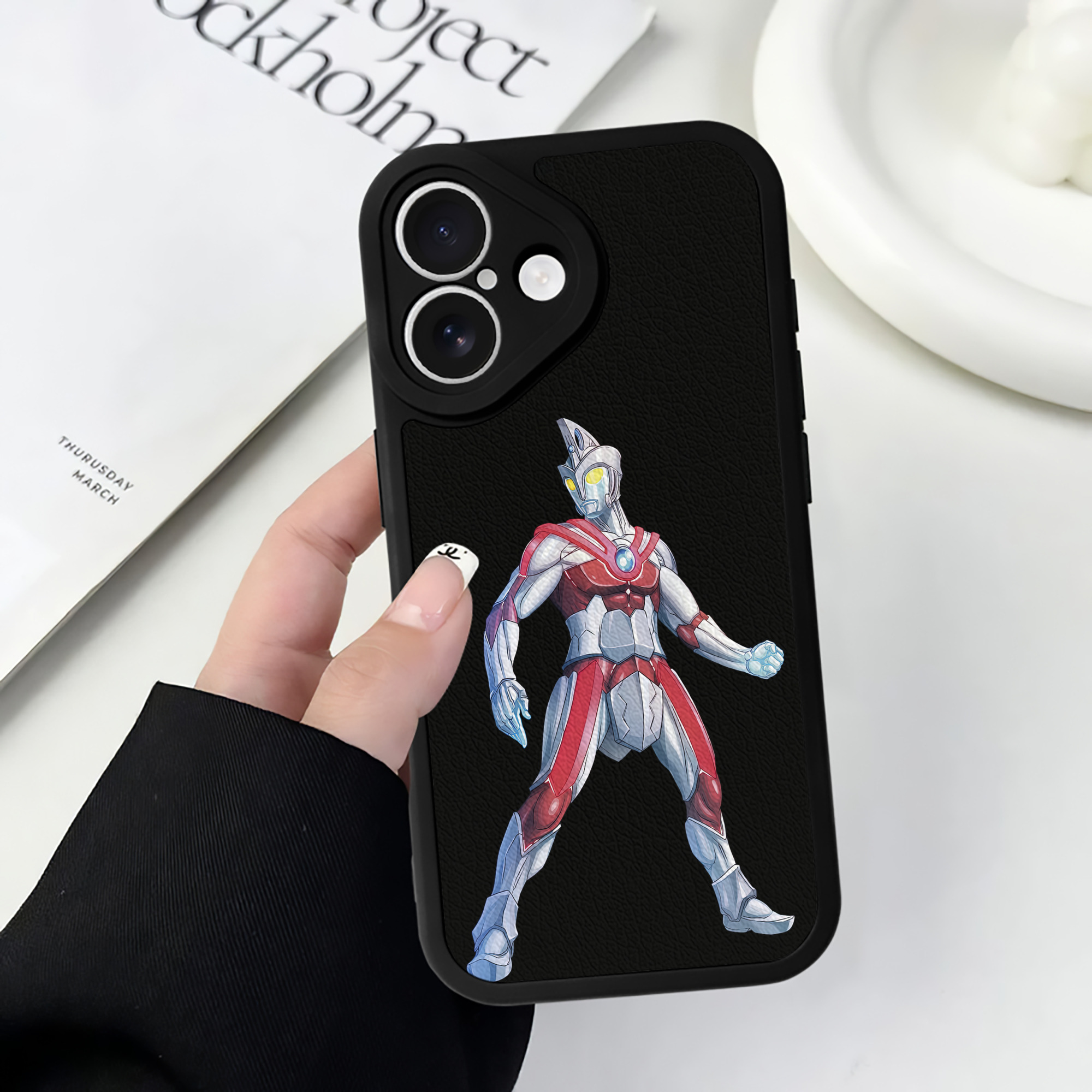 （画像用） ウルトラマン Ultraman 【iPhone 16シリーズ対応】シリコンスマホケース（レザー調） 材質：シリコン